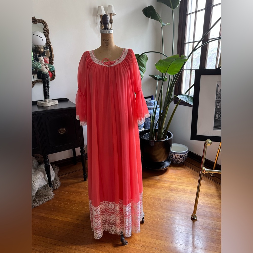 SOLD Elegant coral 🪸 Nightgown/ dress 2 piece set with Lace Trim bell sleeves